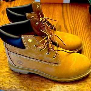 New TIMBERLAND BOOTS SZ 7 Suede men’s wheat nubuck boots! Only worn one time.